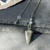 pendule-voyance-labradorite-gros-plan_4616 pendule divinatoire en labradorite Belle de lune
