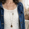 collier-œil-tigre-femme-gros-plan collier en œil de tigre femme